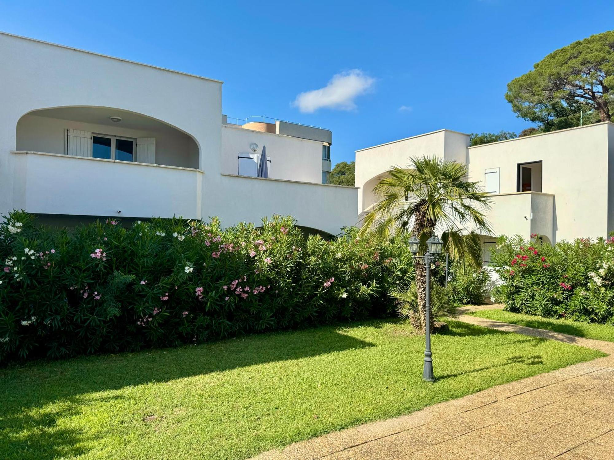 Beach Cannes Bungalows Ле-Канне Номер фото